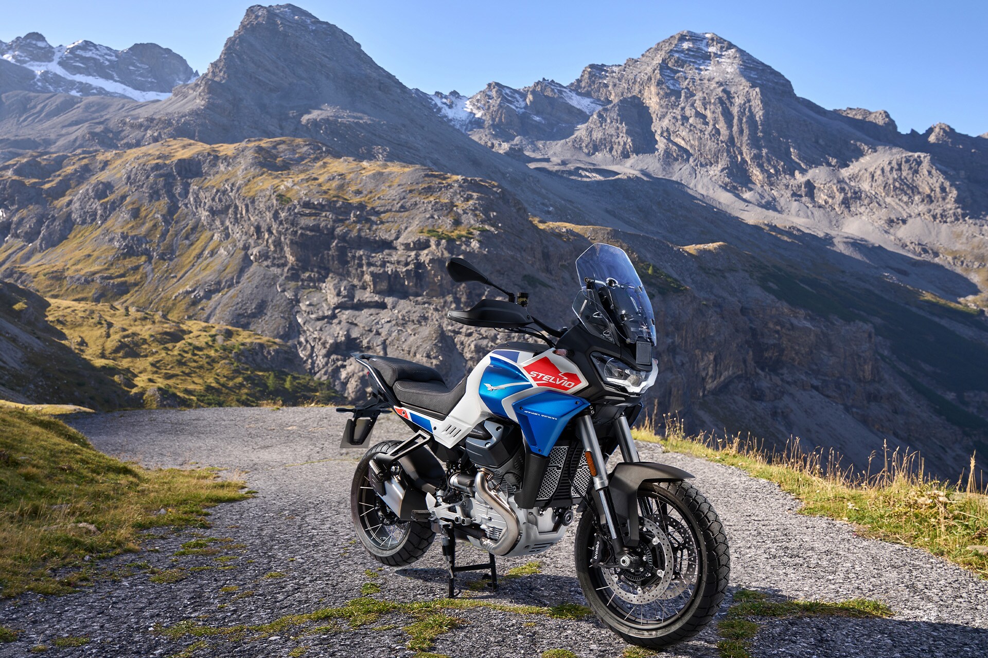 Moto Guzzi Stelvio Duecento Tributo 1000: prezzo, consumi, colori
