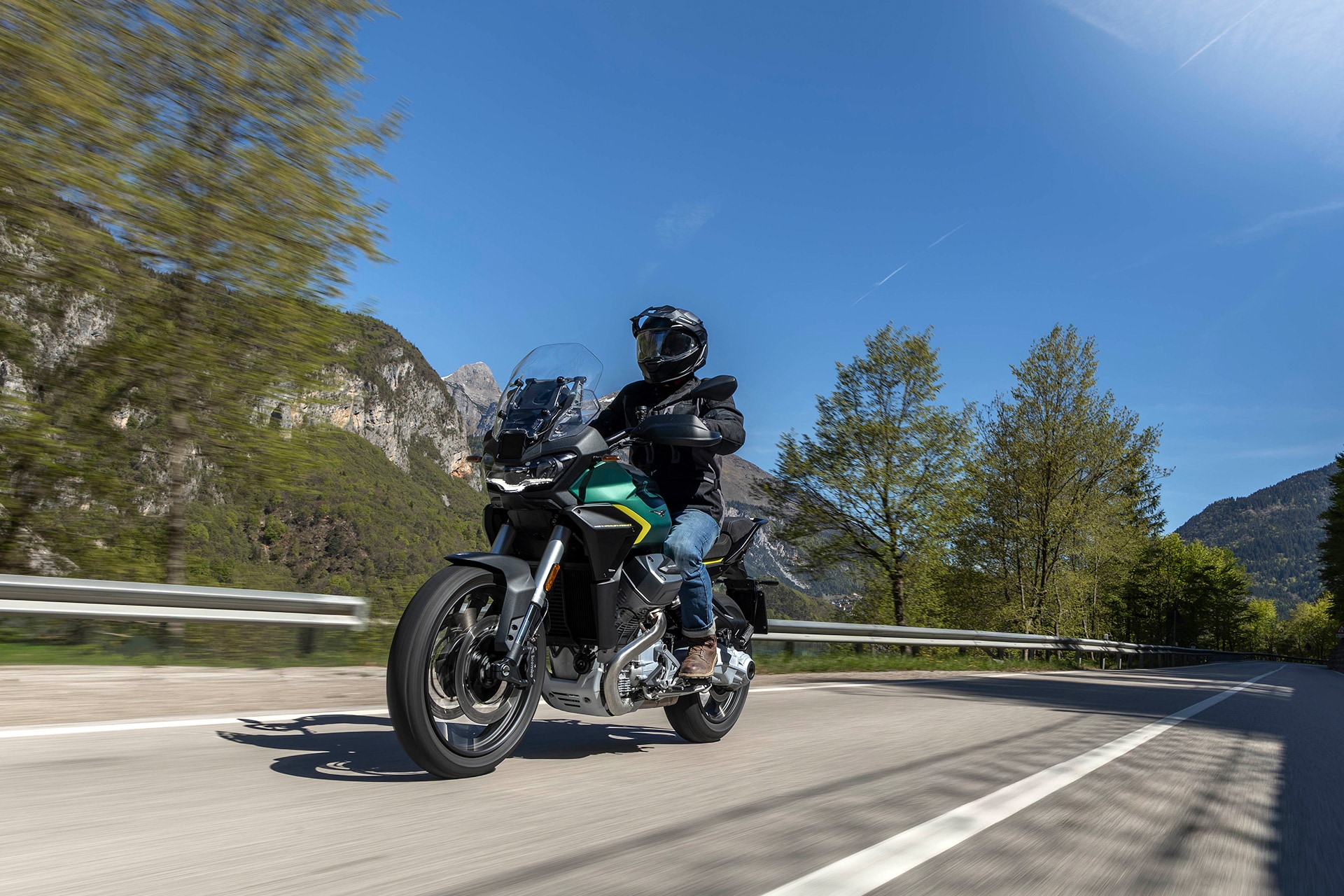 Moto Guzzi Stelvio PFF Rider Assistance Solution 1000 — sfeerbeeld 1