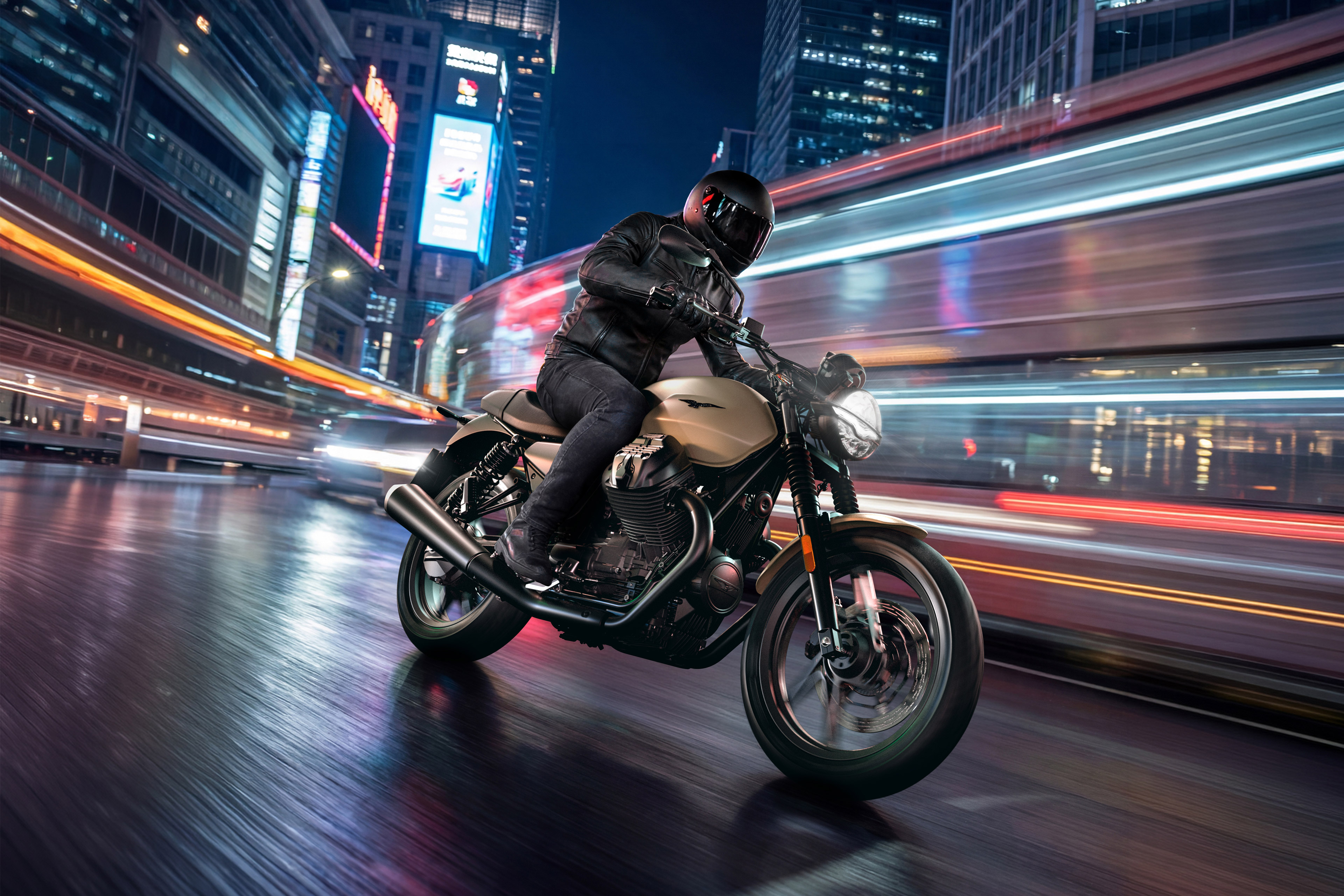 Moto Guzzi V7 Stone 850 — sfeerbeeld 4