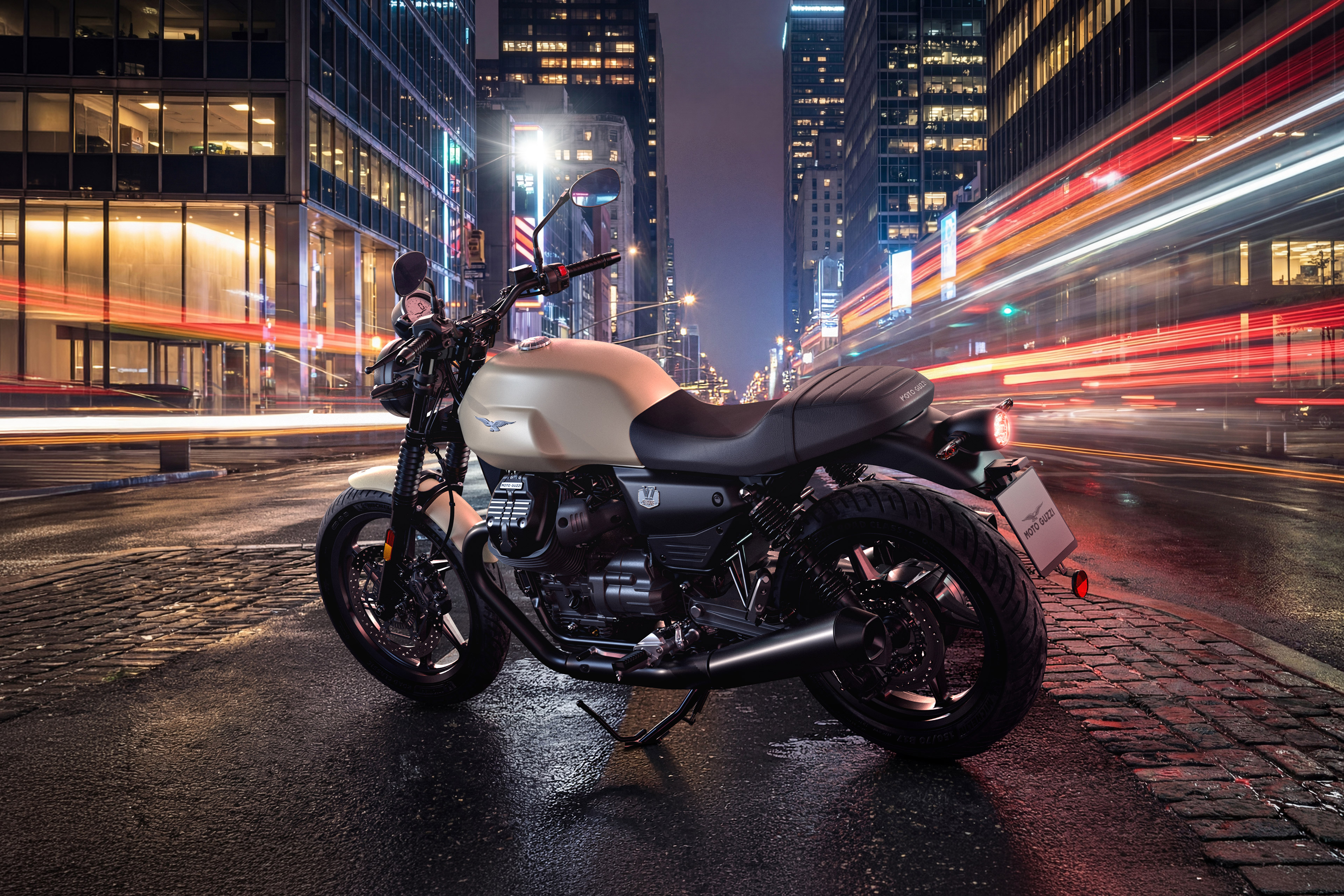 Moto Guzzi V7 Stone 850 — sfeerbeeld 1