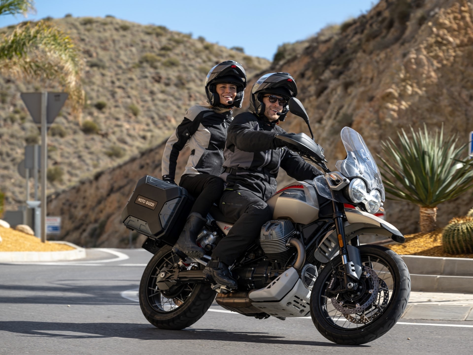 New V85: Discover the full range of models | Moto Guzzi EN